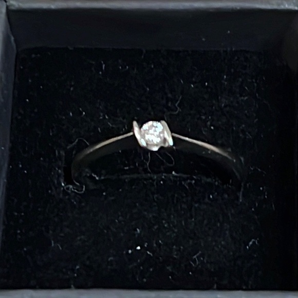 🔥Genuine .12tdw 10KT White Gold Diamond Ring size 8 - Picture 14 of 14